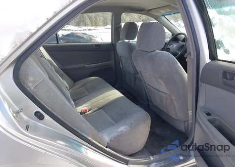 2004 Toyota Camry Le z USA, uszkodzony, nr VIN 4T1BE32K94U359576